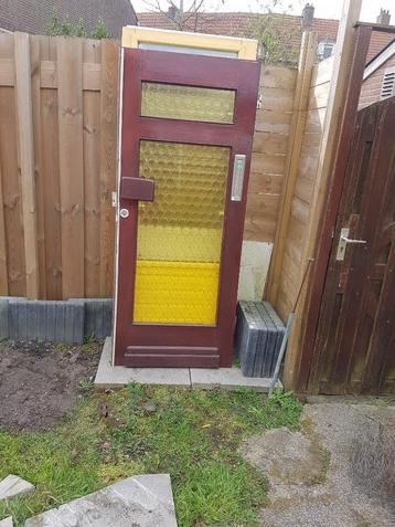 Hardhouten deur inclusief hang- en sluitwerk beschikbaar voor biedingen