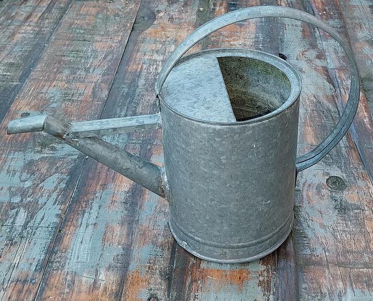 Brocante, Verweerde Zinken Gieter, inhoud 3,5 liter, Antiek en Kunst, Curiosa en Brocante, Ophalen of Verzenden