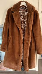 Mooie imitatie bondjas, Ophalen of Verzenden, Zo goed als nieuw, Maat 38/40 (M), Bruin