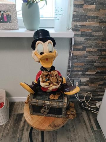 Disney Dagobert Duck op Schatkist Figuur