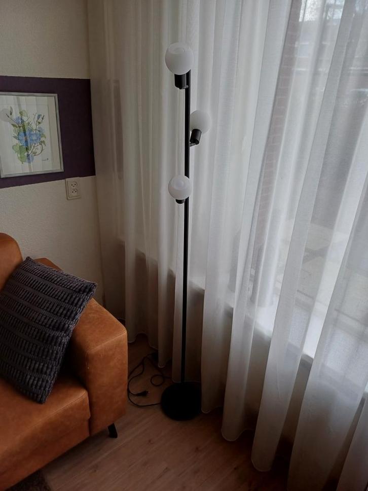 Moderne staande lamp met 3 bollen, Huis en Inrichting, Lampen | Vloerlampen, Zo goed als nieuw, 150 tot 200 cm, Glas, Metaal, Ophalen