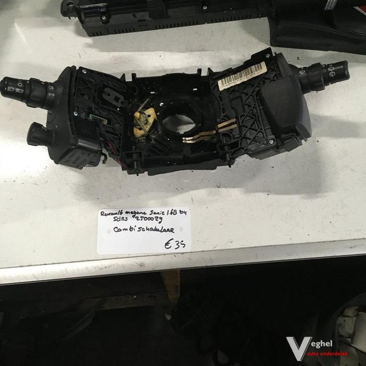 Renault Megane Scenic 1.6 5drs 2004 Wagennr 2500029  Stuurko, Auto-onderdelen, Dashboard en Schakelaars, Gebruikt, Ophalen of Verzenden