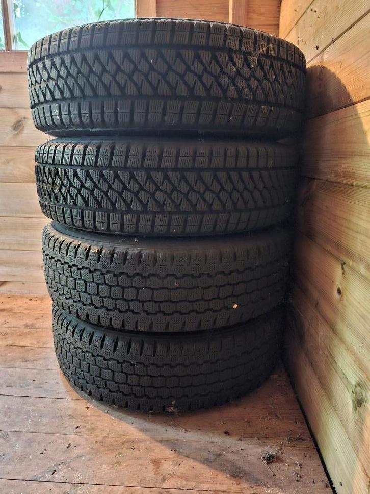Winterbanden 4x Bridgestone Blizzak op stalen velgen, Auto-onderdelen, Banden en Velgen, Banden en Velgen, Winterbanden, 16 inch