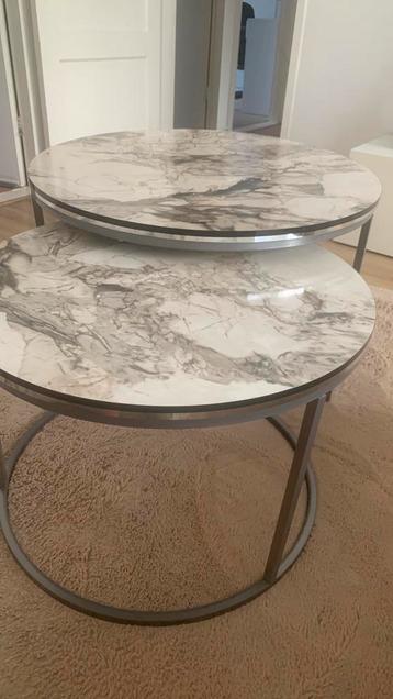 Twee salon tafels in nieuwe staat