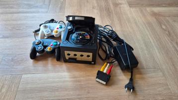 Nintendo GameCube Zwart + 2 Controllers + FIFA 2006 beschikbaar voor biedingen