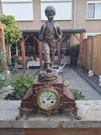 Antieke klok  met jongen, Antiek en Kunst, Antiek | Klokken, Ophalen of Verzenden