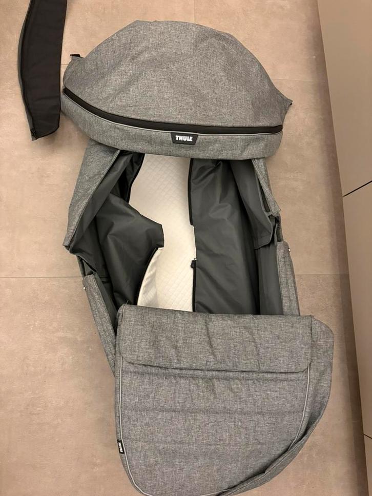 Hoes bassinet thule sleek, Kinderen en Baby's, Buggy's, Zo goed als nieuw, Ophalen of Verzenden