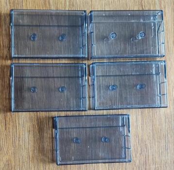 5 cassetteband doosjes beschikbaar voor biedingen