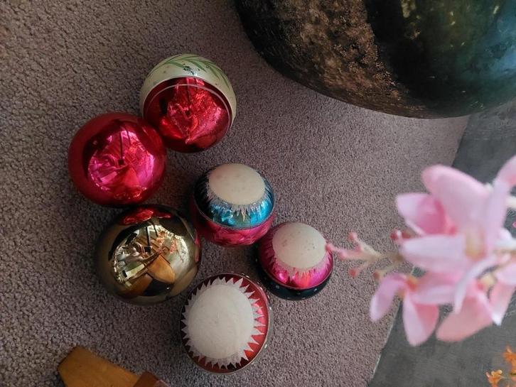 6 Grote bonte Kerstballen (zeer oud) En set van 6 zilveren., Diversen, Kerst, Zo goed als nieuw, Ophalen of Verzenden