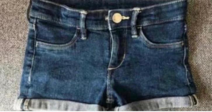 Donkerblauwe korte broek in maat 110, Kinderen en Baby's, Kinderkleding | Maat 110, Gebruikt, Meisje, Broek, Ophalen