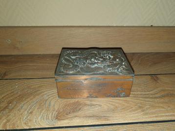 Japans vintage drakendoosje beschikbaar voor biedingen