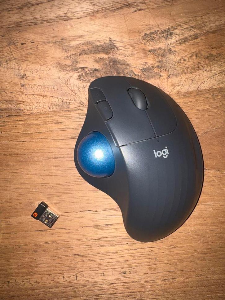 Logitech ERGO M575 Draadloze Muis - Zo goed als nieuw, Computers en Software, Muizen, Zo goed als nieuw, Muis, Rechtshandig, Draadloos