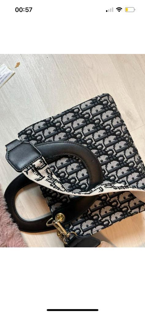 Goud blauwe handtas dames met logo look a like, Sieraden, Tassen en Uiterlijk, Tassen | Schoudertassen, Gebruikt, Overige merken