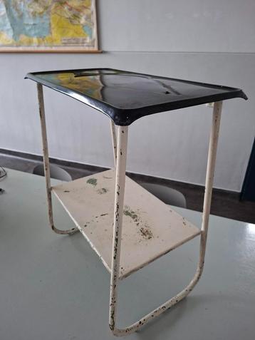 vintage metalen tafel industrieel design bauhaus side table beschikbaar voor biedingen