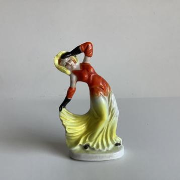 Mooi art deco beeldje van een elegante dame beschikbaar voor biedingen