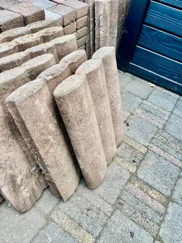 Opsluitbanden (30cm breed en 37cm hoog) beschikbaar voor biedingen