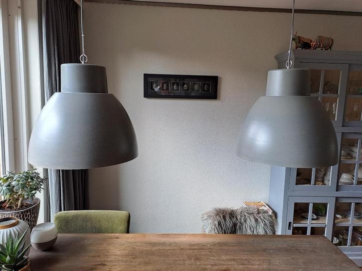 2 moderne Hanglampen, Huis en Inrichting, Lampen | Hanglampen, Gebruikt, 50 tot 75 cm, Overige materialen, Ophalen