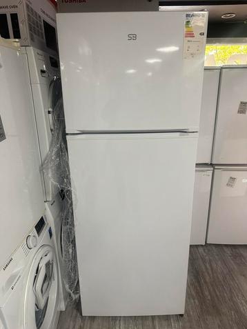Koel-vriescombinatie 434 liter no frost energie D nieuwe  beschikbaar voor biedingen