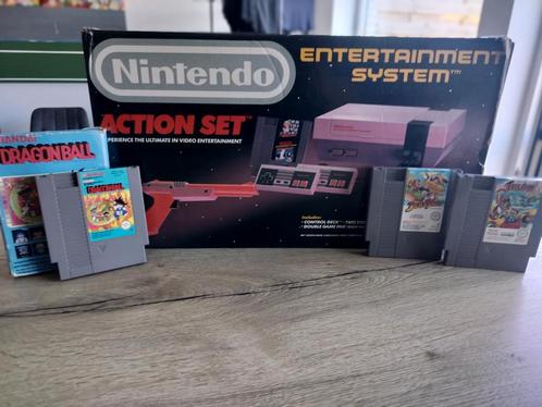 NES Action Set Boxed + 3 games, Spelcomputers en Games, Spelcomputers | Nintendo NES, Zo goed als nieuw, Met 2 controllers, Met games