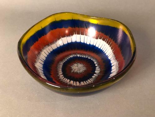 Mooi handgemaakt glazen schaaltje rood, wit, blauw , geel, Huis en Inrichting, Woonaccessoires | Schalen en Manden, Verzenden