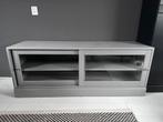 Grijze TV meubel met glazen schuifdeuren, 100 tot 150 cm, Glas, Ophalen of Verzenden, Zo goed als nieuw