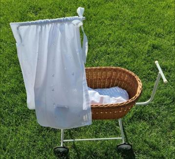 Vintage Poppenwagen met Broderie Bekleding + Pop beschikbaar voor biedingen