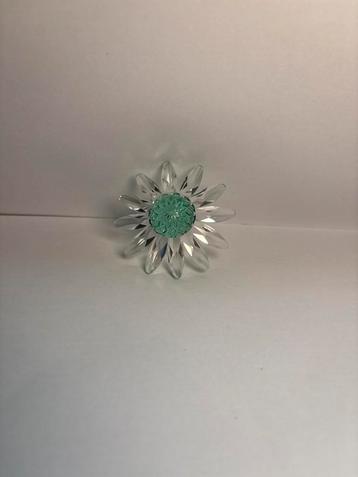 Kristallen Bloem met Groene Kern in Originele Doosje beschikbaar voor biedingen