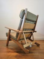 Fauteuil van Hans J. Wegner voor AP Stolen met voetenbank, Huis en Inrichting, Fauteuils, Ophalen, Hout, Gebruikt, 75 tot 100 cm