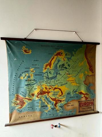 Vintage canvas landkaart schoolkaart Europa beschikbaar voor biedingen