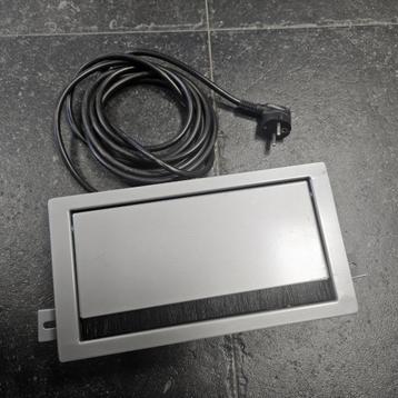 3-voudige inbouwunit - Netbox MEB3 elektra-unit bureau beschikbaar voor biedingen