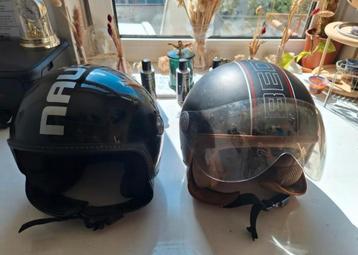 2 scooter helmen te koop! beschikbaar voor biedingen