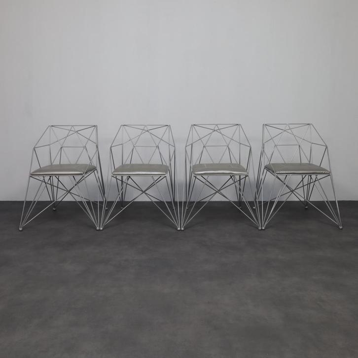 SALE: set of 4 Architectural Wire-Frame Dining Chairs, Huis en Inrichting, Stoelen, Gebruikt, Vier, Metaal, Overige kleuren, Ophalen