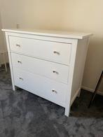 Commode Hemnes IKEA wit met gouden knopjes, Huis en Inrichting, Kasten | Ladekasten, Ophalen, Zo goed als nieuw, 3 of 4 laden