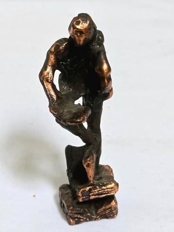 Bronzen beeldje man / vrouw met boek genumm. 10 beeld brons beschikbaar voor biedingen