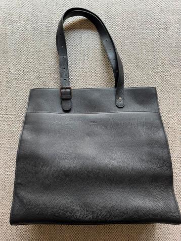 Moderne leren schoudertas Pelle van Furla beschikbaar voor biedingen