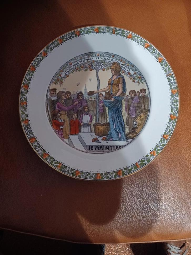 Wandbord Vluchtelingen  W.O. I Ceramique Maastricht, Antiek en Kunst, Antiek | Wandborden en Tegels, Ophalen of Verzenden