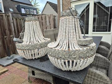 2 Brocante Kralenlampen Kroonluchters beschikbaar voor biedingen