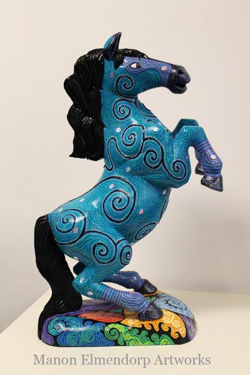 Uniek Handbeschilderd Beeld "Free Wild Happy Horse" Nieuw, Antiek en Kunst, Kunst | Beelden en Houtsnijwerken, Ophalen of Verzenden