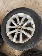Originele VW Passat 2023 velgen + zomerbanden 215/60 R16, Auto-onderdelen, Banden en Velgen, 215 mm, 16 inch, Banden en Velgen