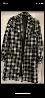 Zwart-wit geruite jas maat m, Kleding | Dames, Jassen | Winter, Ophalen, Zo goed als nieuw, Maat 38/40 (M), Zwart