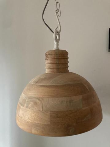 Hanglamp van mango hout, van het merk By Boo