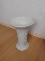 Vaas aardewerk, Wit, Aardewerk of Porselein, Ophalen of Verzenden, Zo goed als nieuw