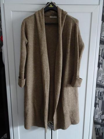 Modieus warm bruin lang vest Pull & Bear mt s z.g.a.n. beschikbaar voor biedingen