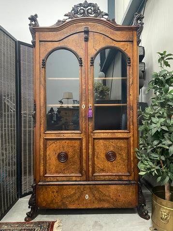 Biedermeier Vitrinekast  beschikbaar voor biedingen