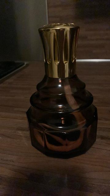 Brander roze en goudkleurig Lampe Berger beschikbaar voor biedingen