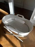 Snuz SnüzBaskit Moses Basket + Stand Set, Kinderen en Baby's, Babywiegjes en Ledikanten, Ophalen, Zo goed als nieuw, Ledikant