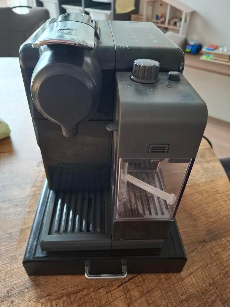 Nespresso delonghi lattissima touch. (Zonder lade voor cups), Ophalen, Koffiemachine