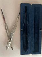 Steekpasser in blauwe etui, Ophalen