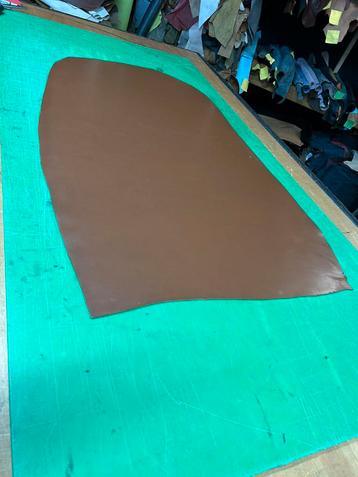 Bruin kleur tuigleer 3-3,5 mm dikte half soepel nr3 beschikbaar voor biedingen