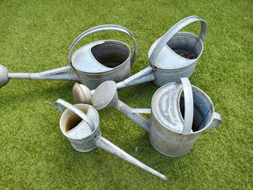 4 keer een zinken gieters beschikbaar voor biedingen